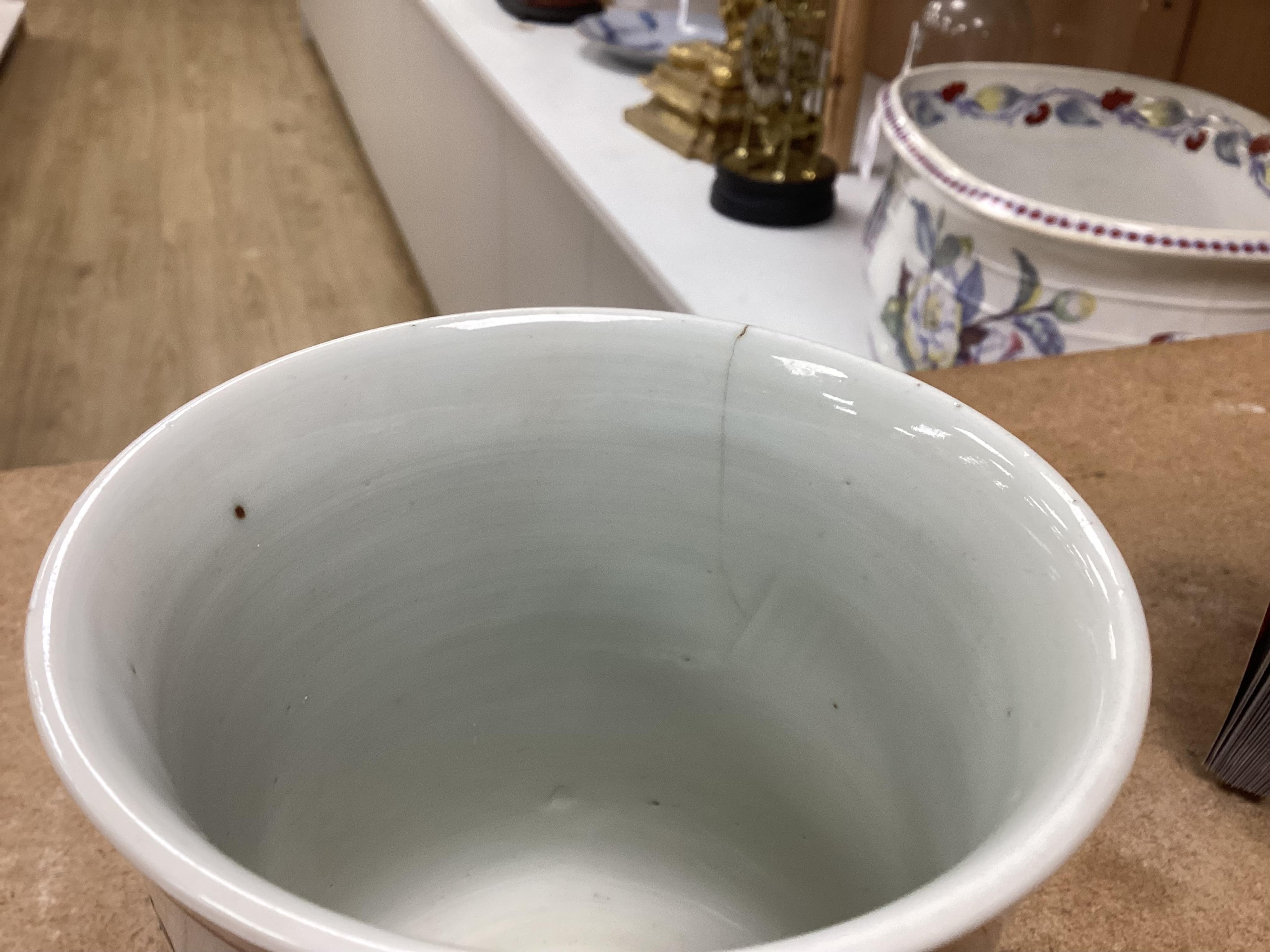 An 18th century Chinese export famille rose mug- 15cm high